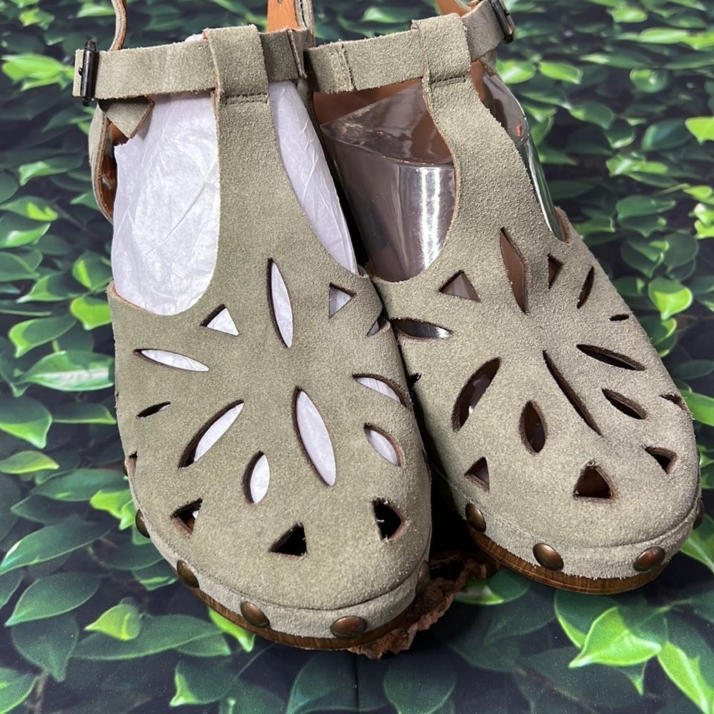 * Eric Michael green suede eyelet stud detail clog style heels - Picture 8 of 12